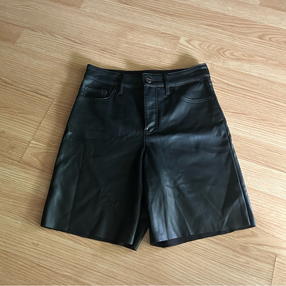 Express Black Faux Leather 90s Bermuda High Rise Shorts Women’s 2